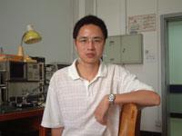 0何松柏.jpg
